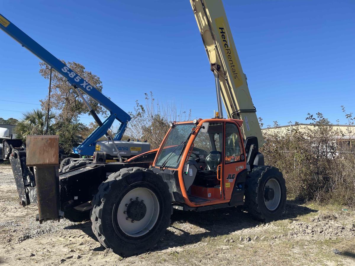 2018 JLG 1255