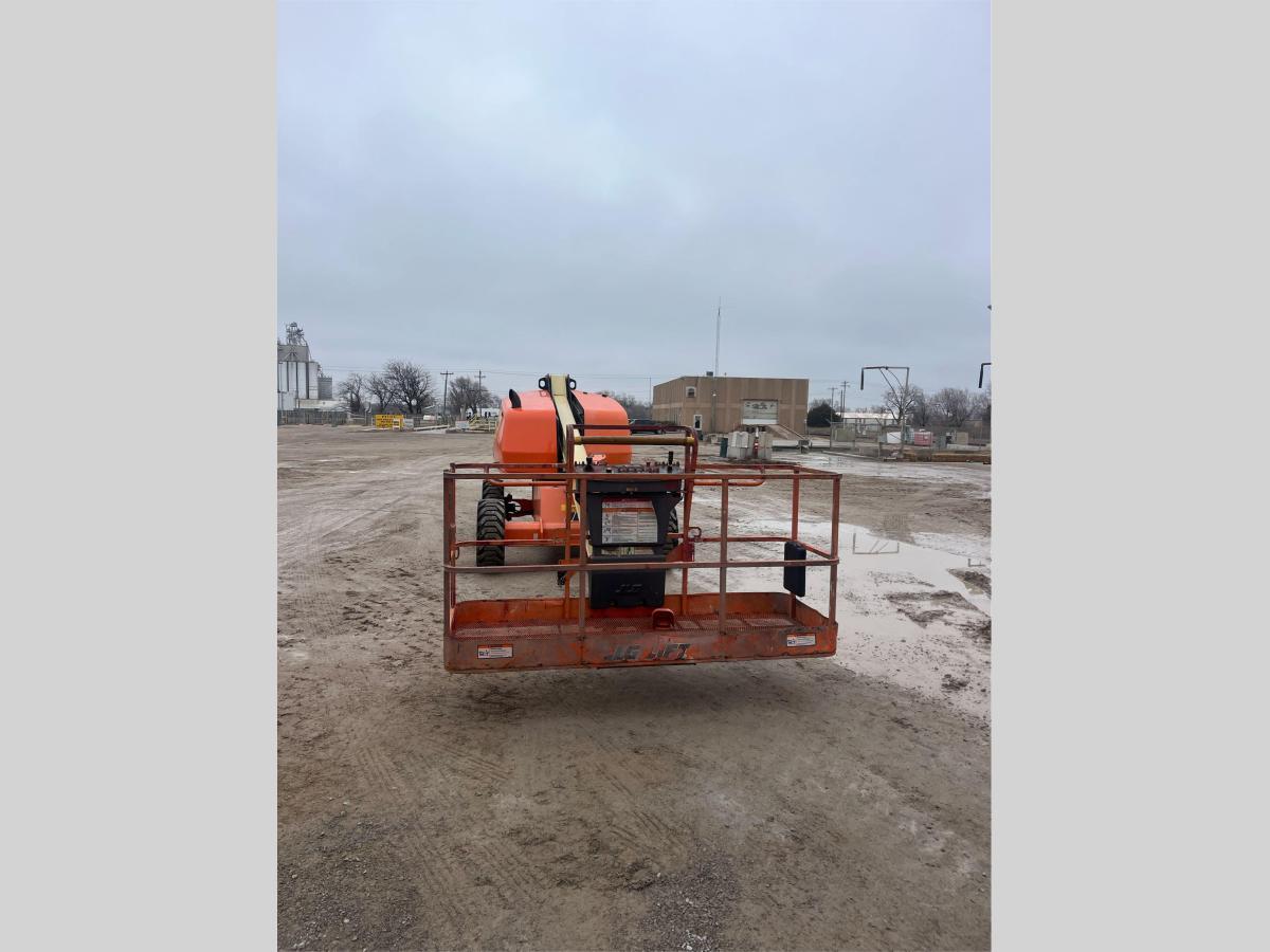 2018 JLG 400S