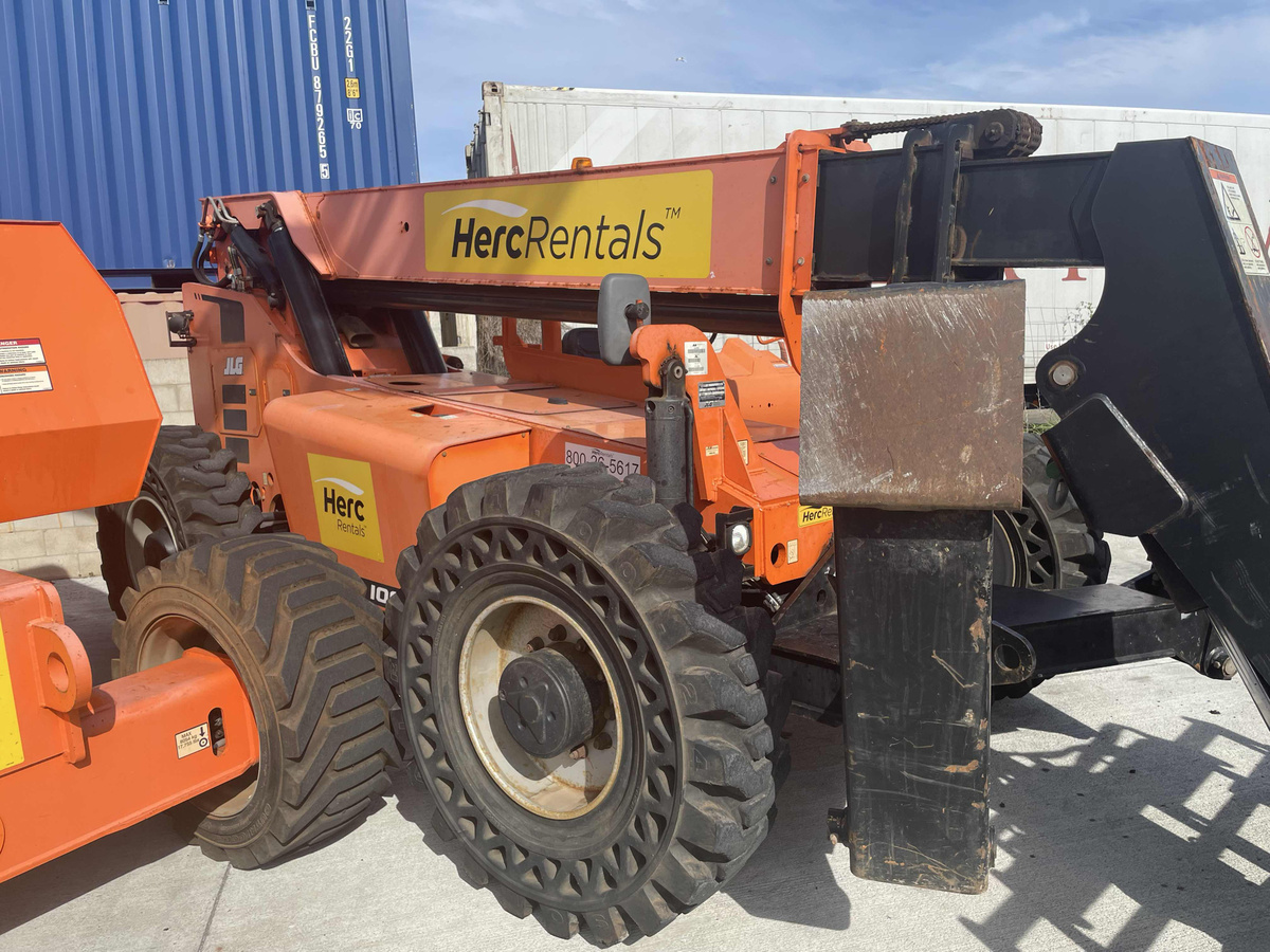 2019 SkyTrak 10042
