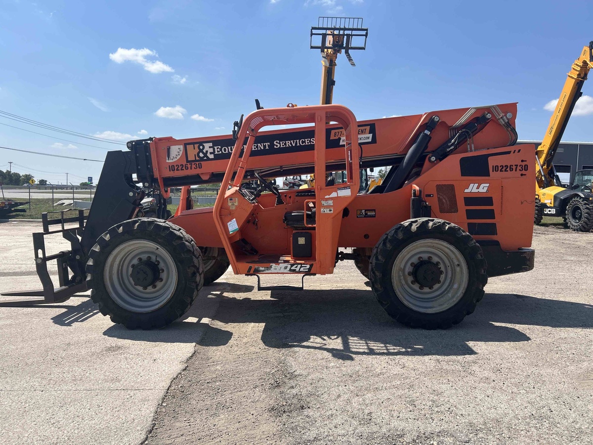 2017 SkyTrak 8042