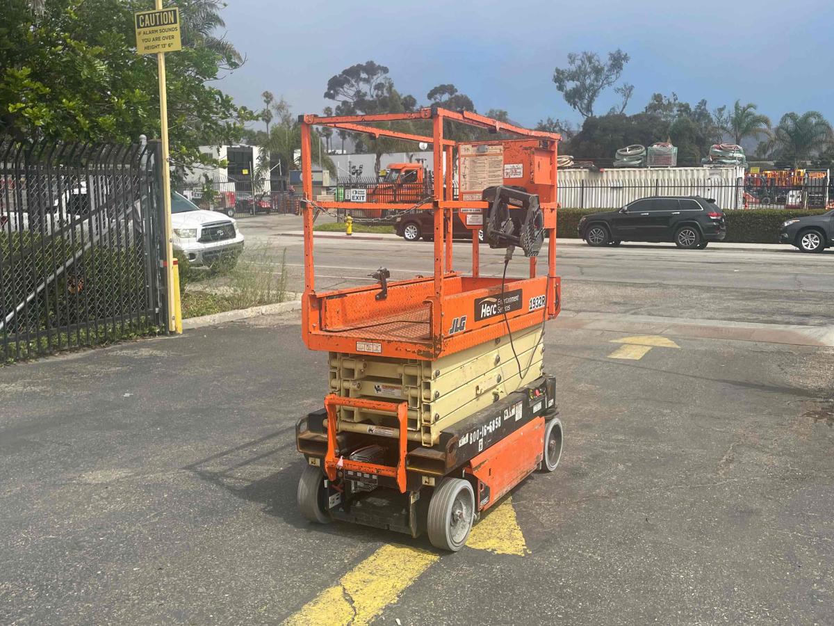 2017 JLG 1932R-6