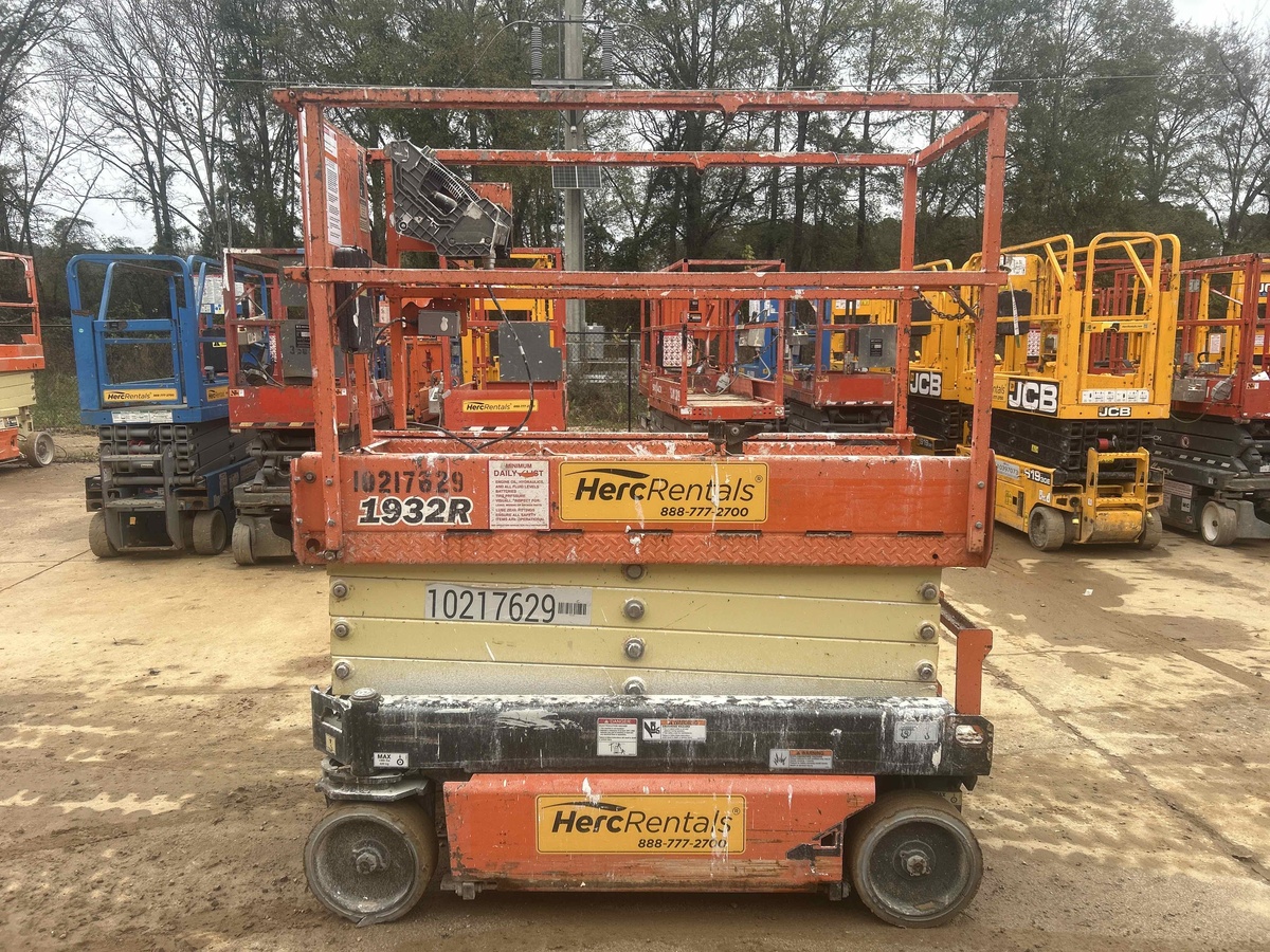 2017 JLG 1932R-3