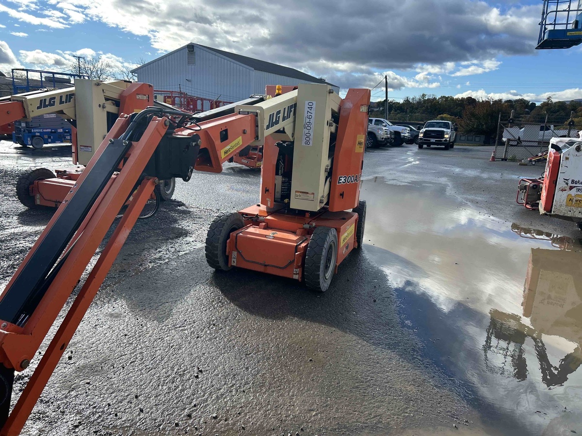 2016 JLG E300AJP-4