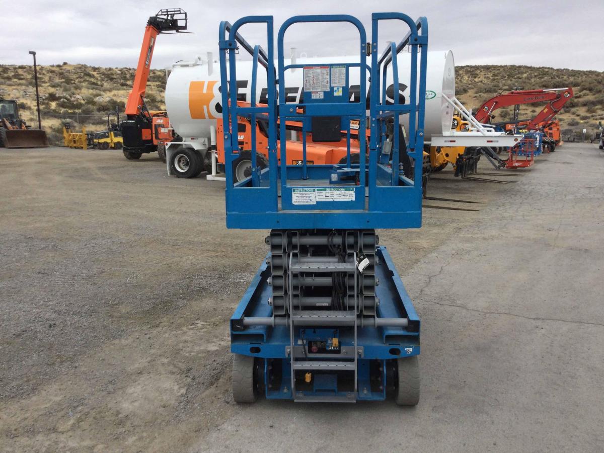 2017 Genie GS-3246