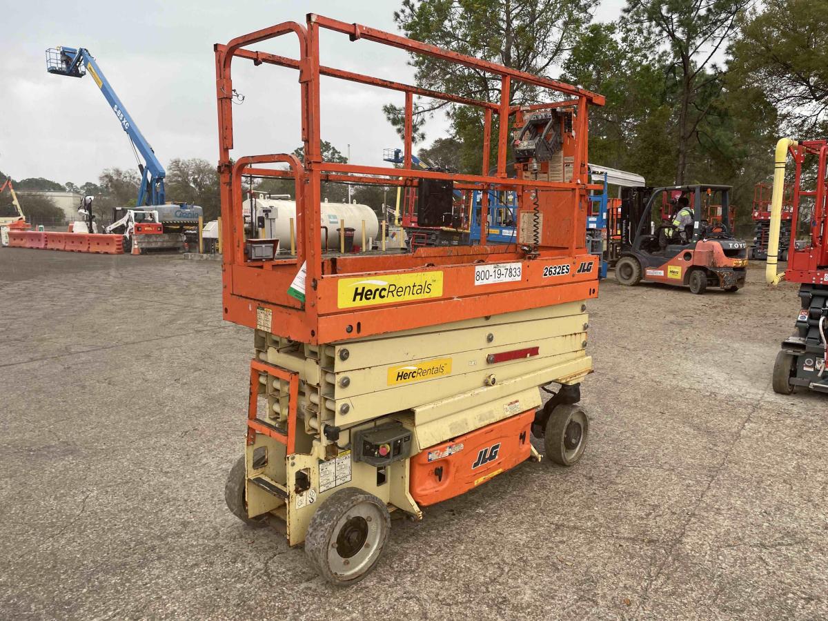 2018 JLG 2632ES