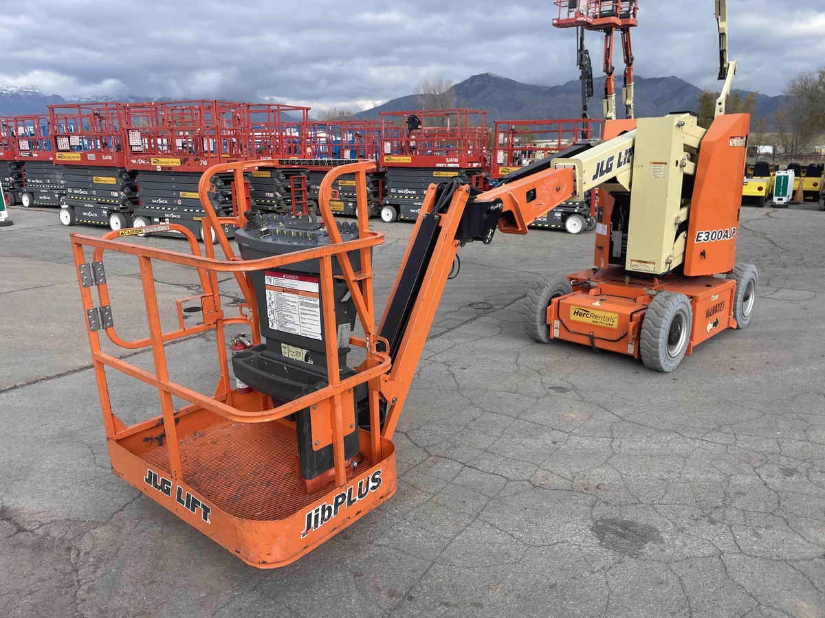 2017 JLG E300AJP-6