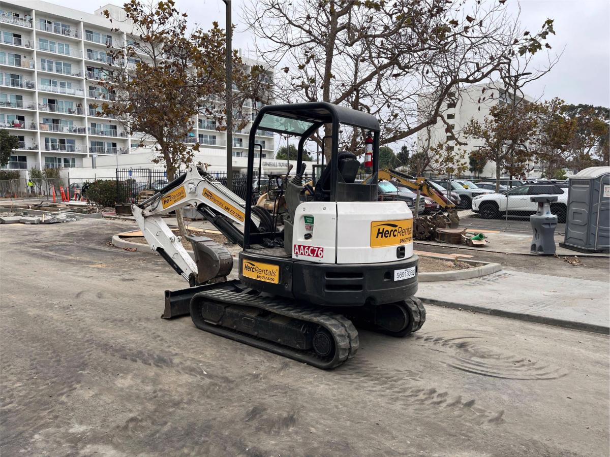 2017 Bobcat E42