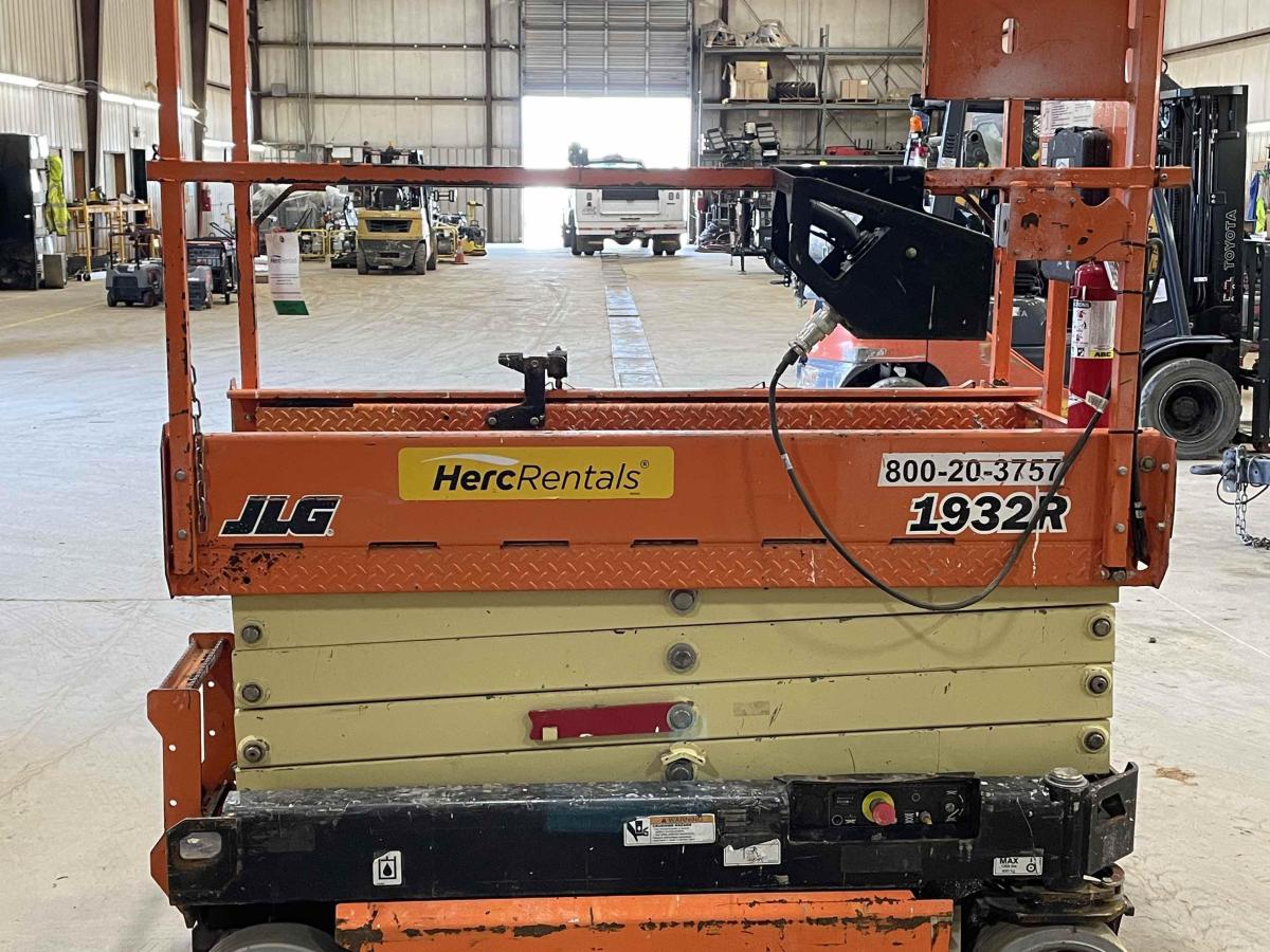 2018 JLG 1932R