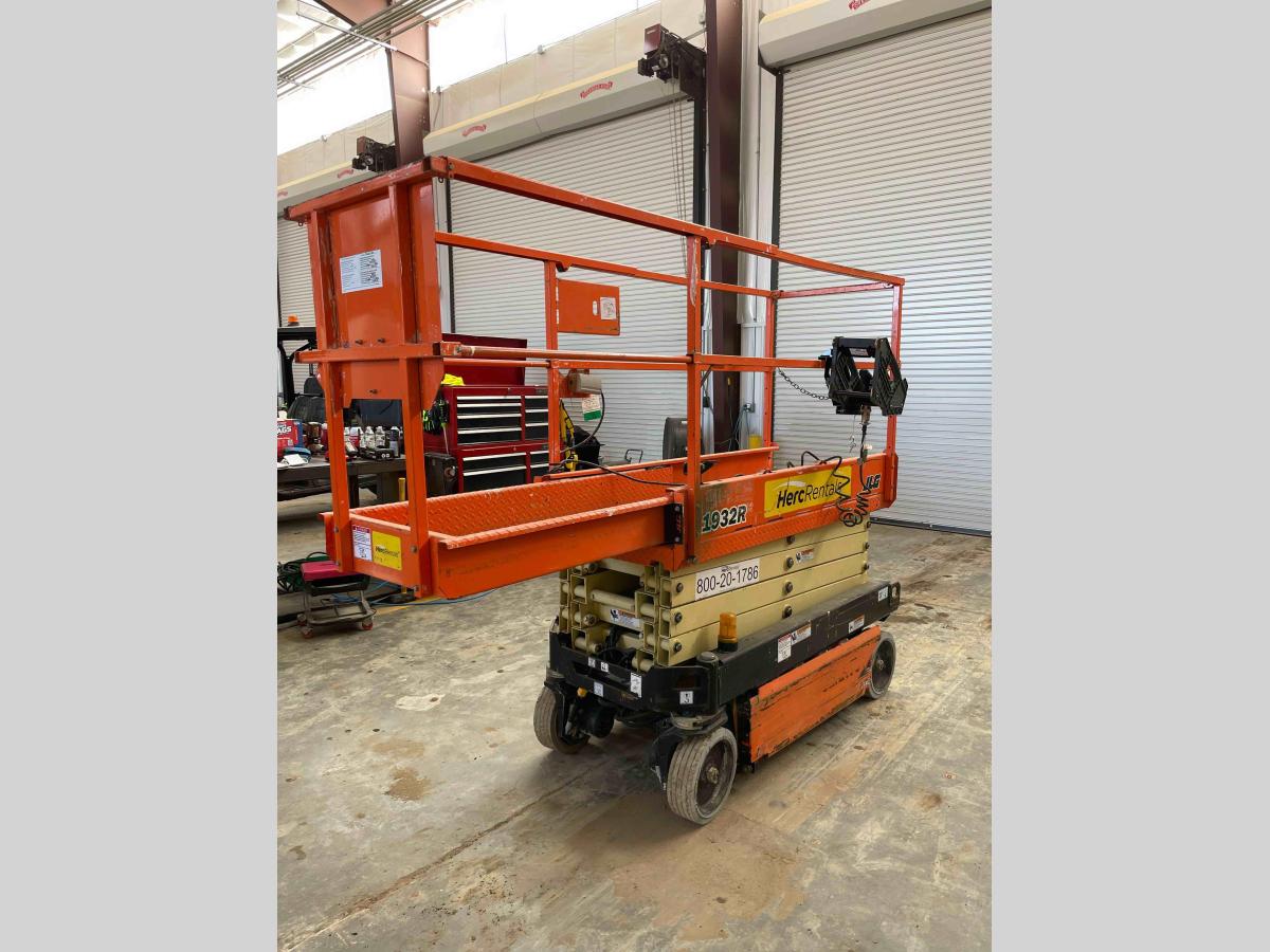 2018 JLG 1932R