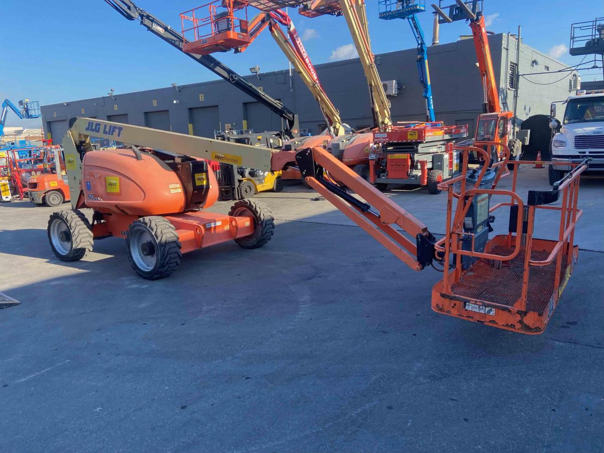 2013 JLG 600AJ