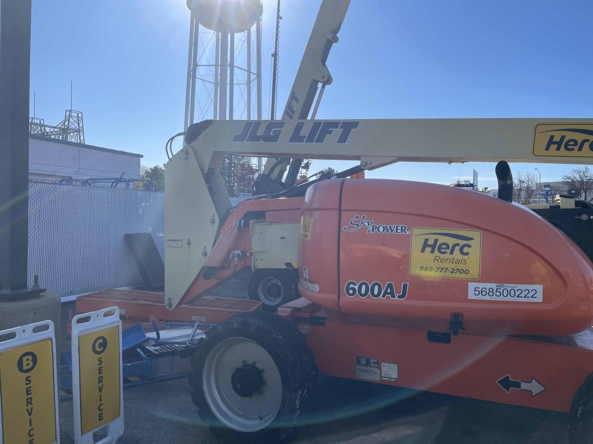 2013 JLG 600AJ