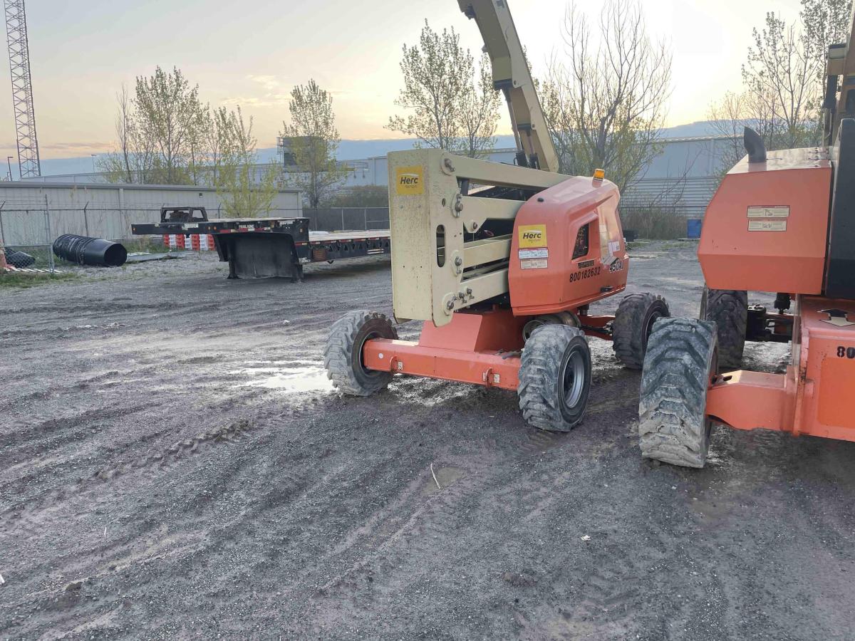 2017 JLG 450AJ-2