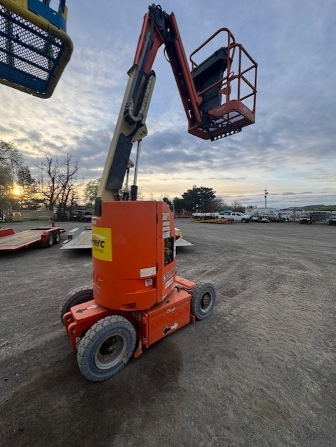 2017 JLG E300AJP