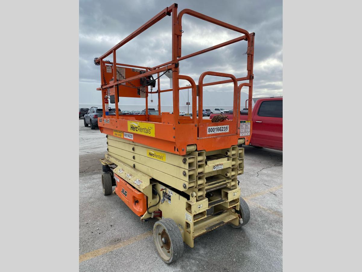 2017 JLG 3246ES