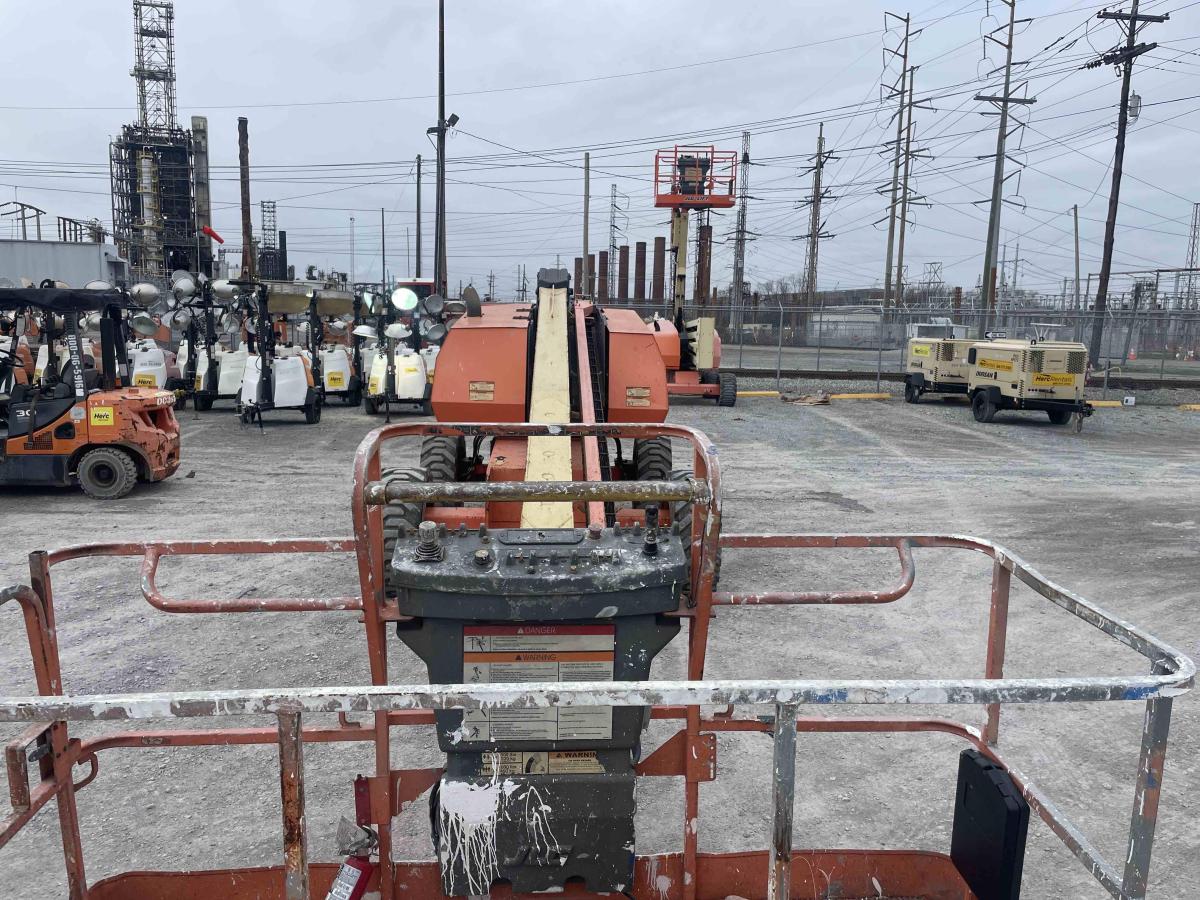 2017 JLG 600S