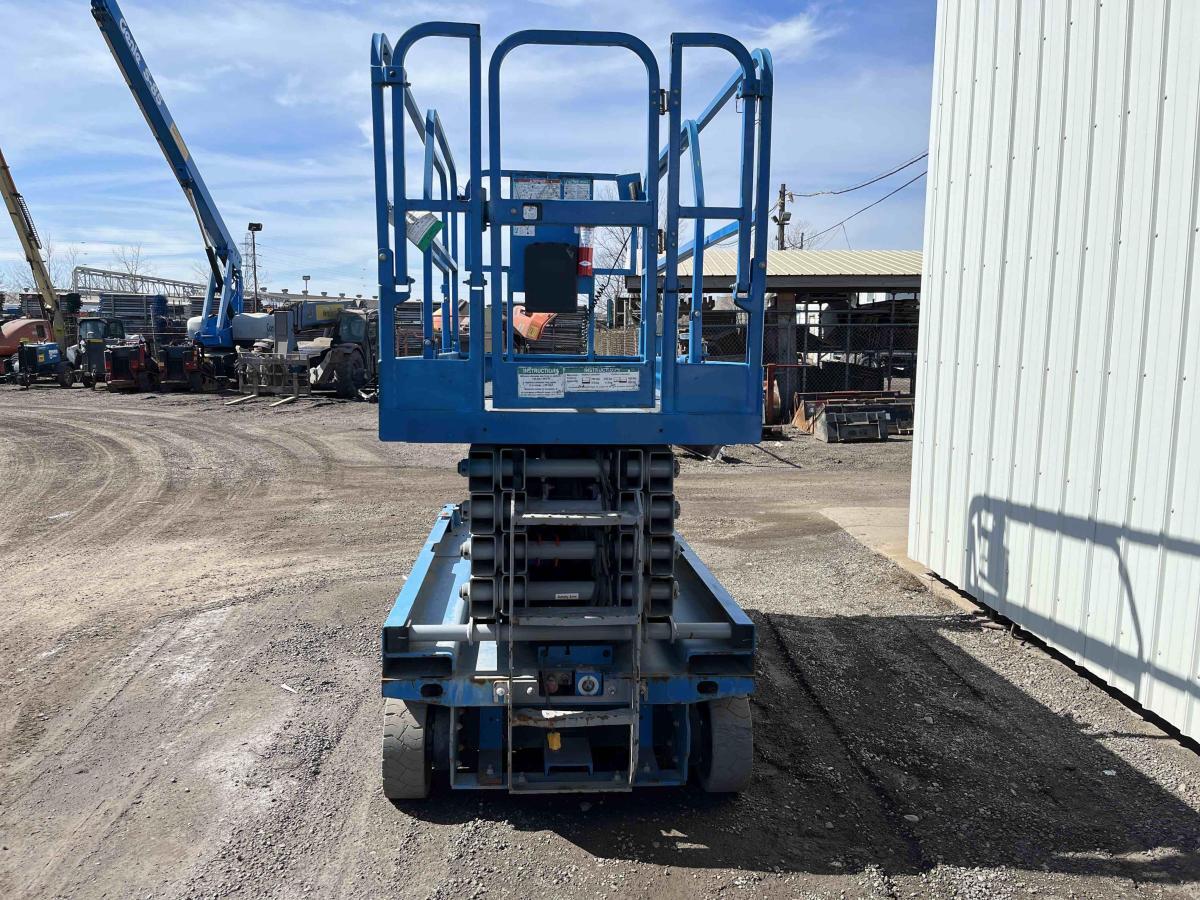 2018 Genie GS-3246-8
