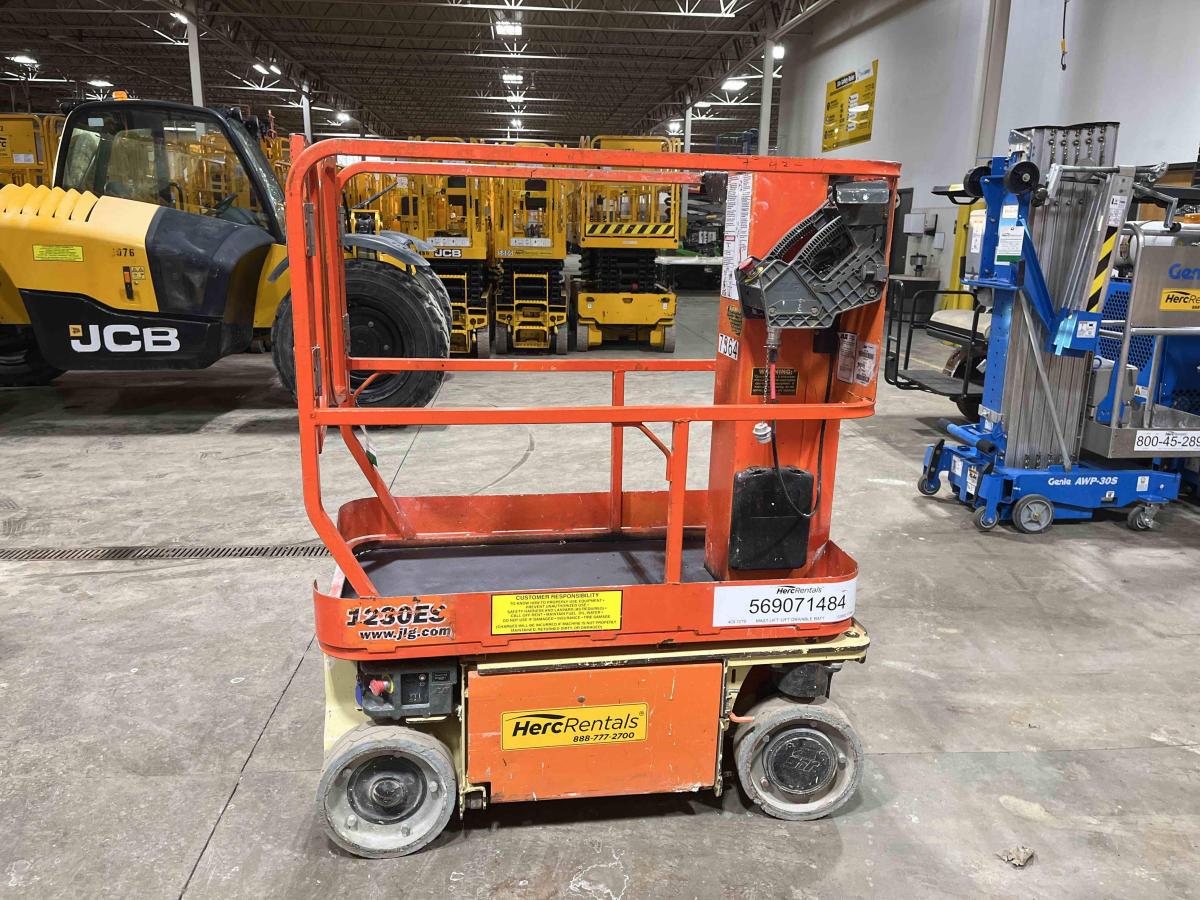 2013 JLG 1230ES