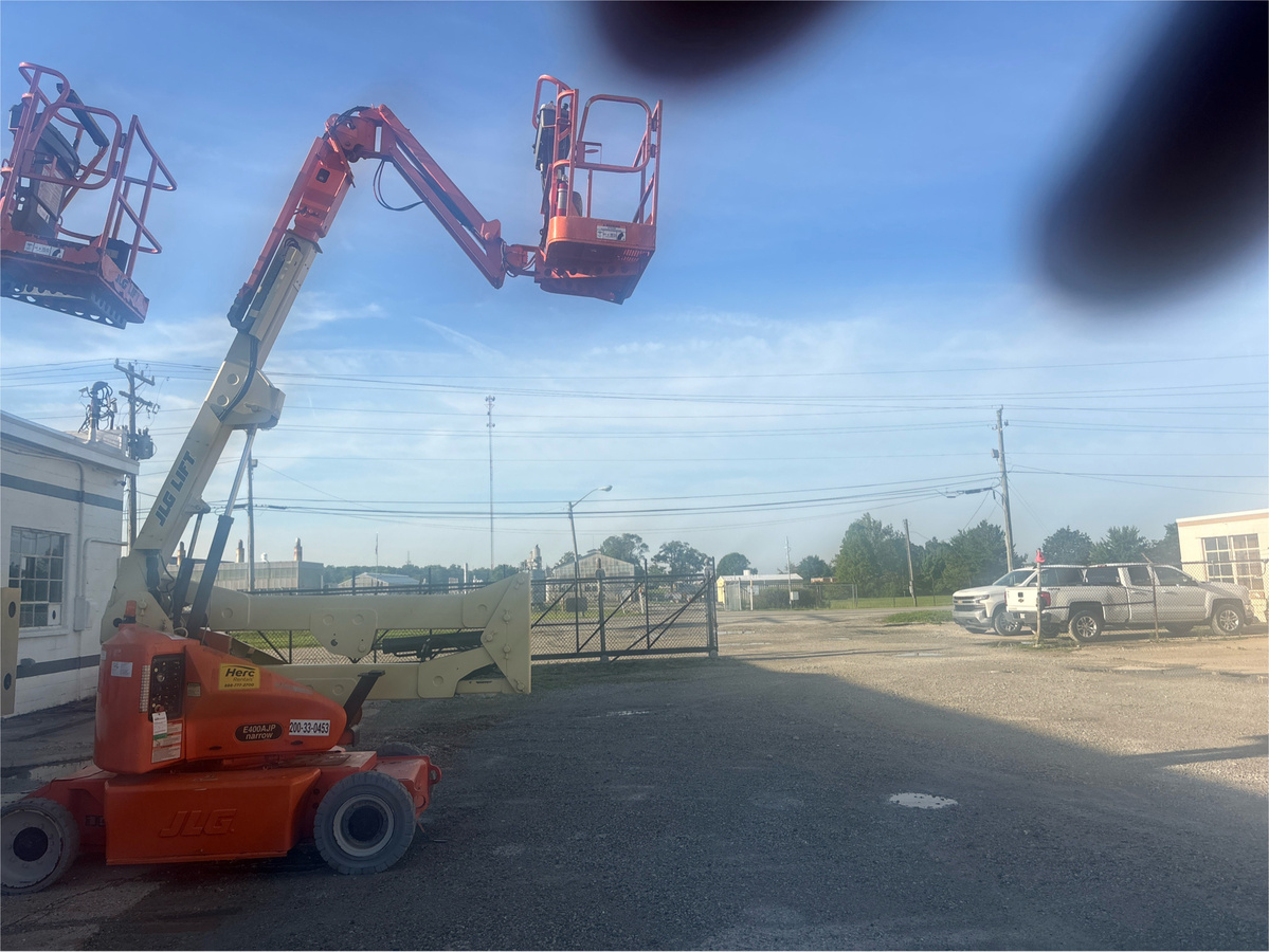 2013 JLG E400AJPN-11