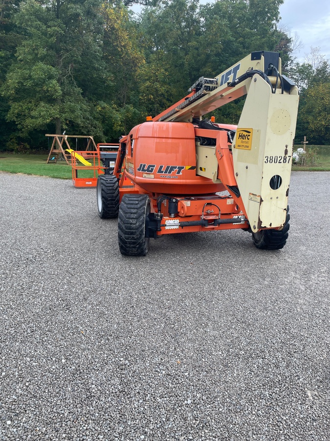 2017 JLG 600AJ
