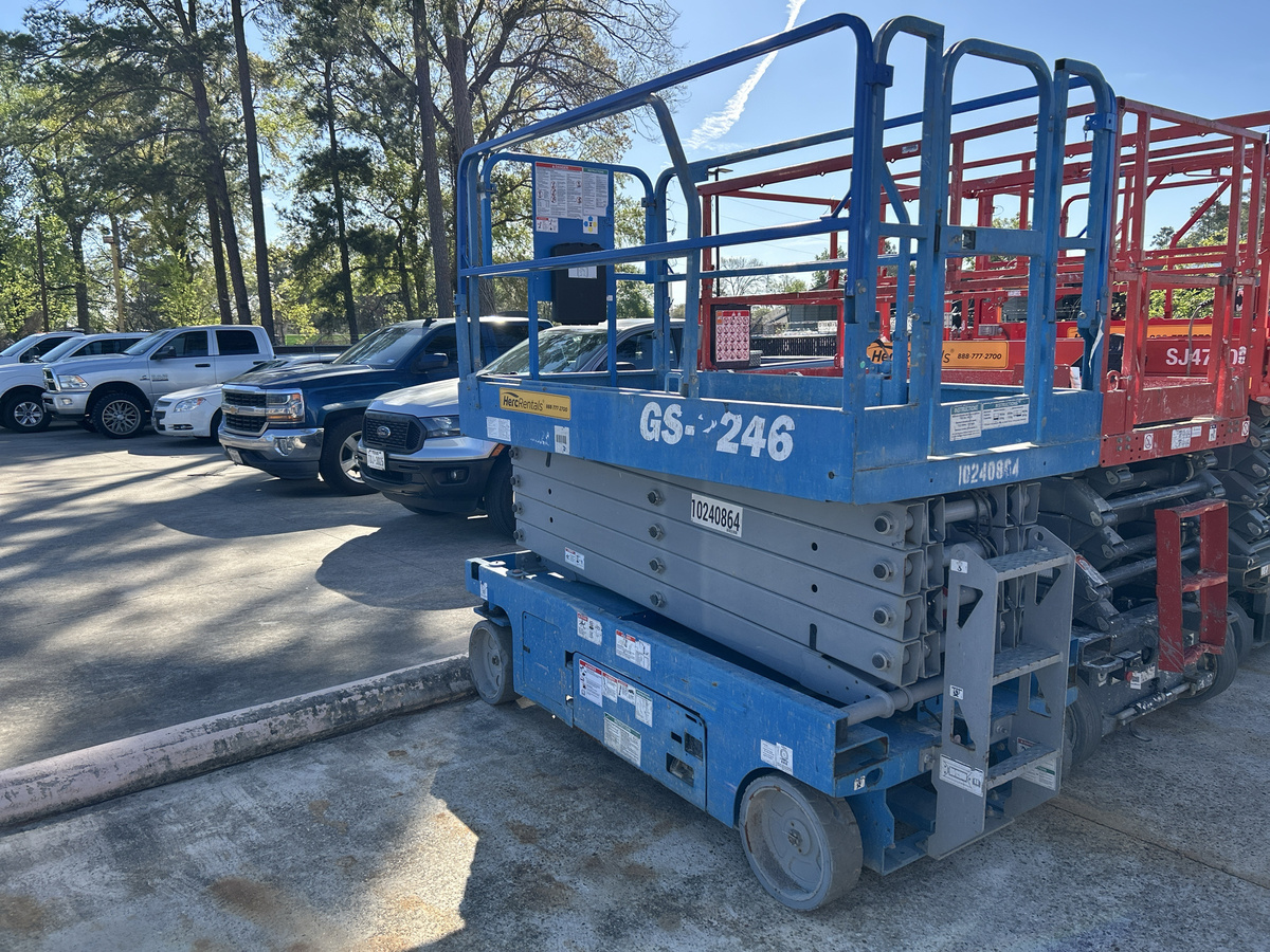 2018 Genie GS-3246