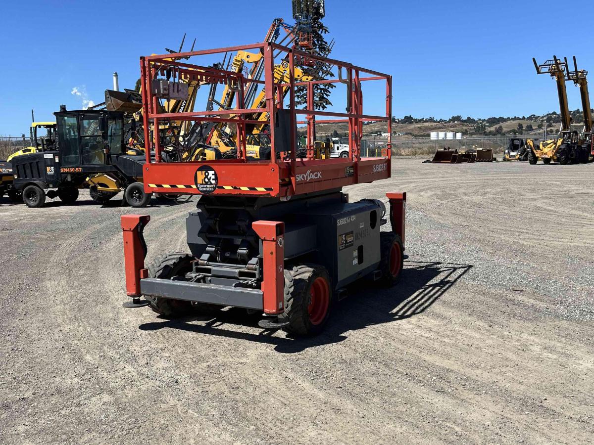 2018 Skyjack SJ-6832RT