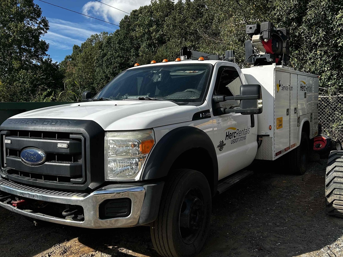 2016 Ford F550-10