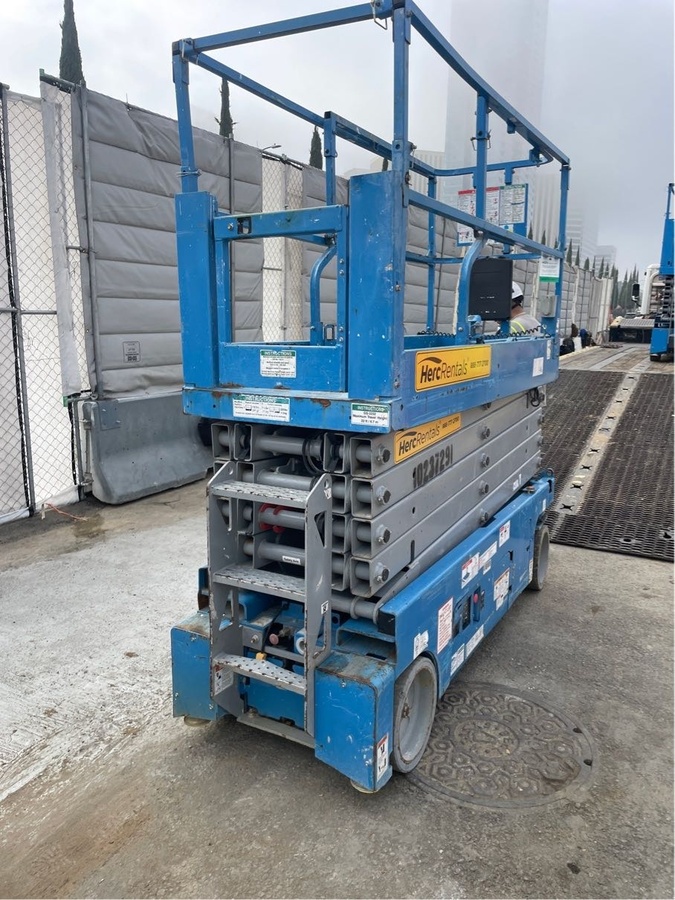2018 Genie GS-3232