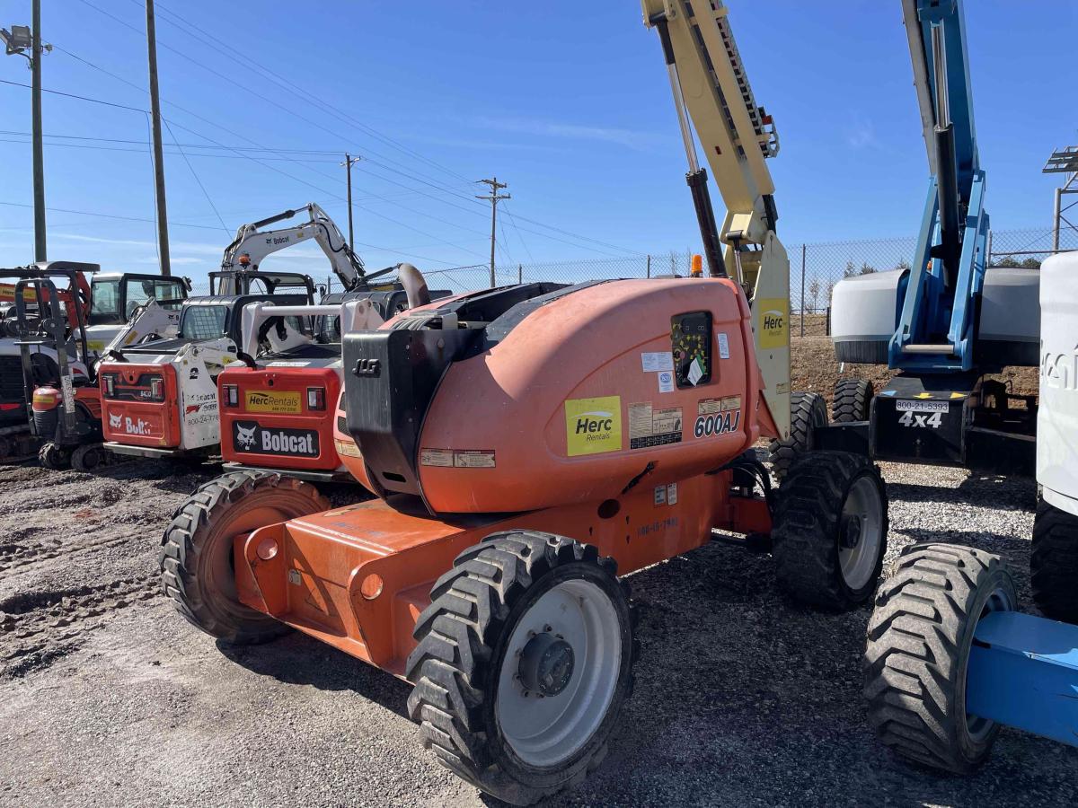 2017 JLG 600AJ