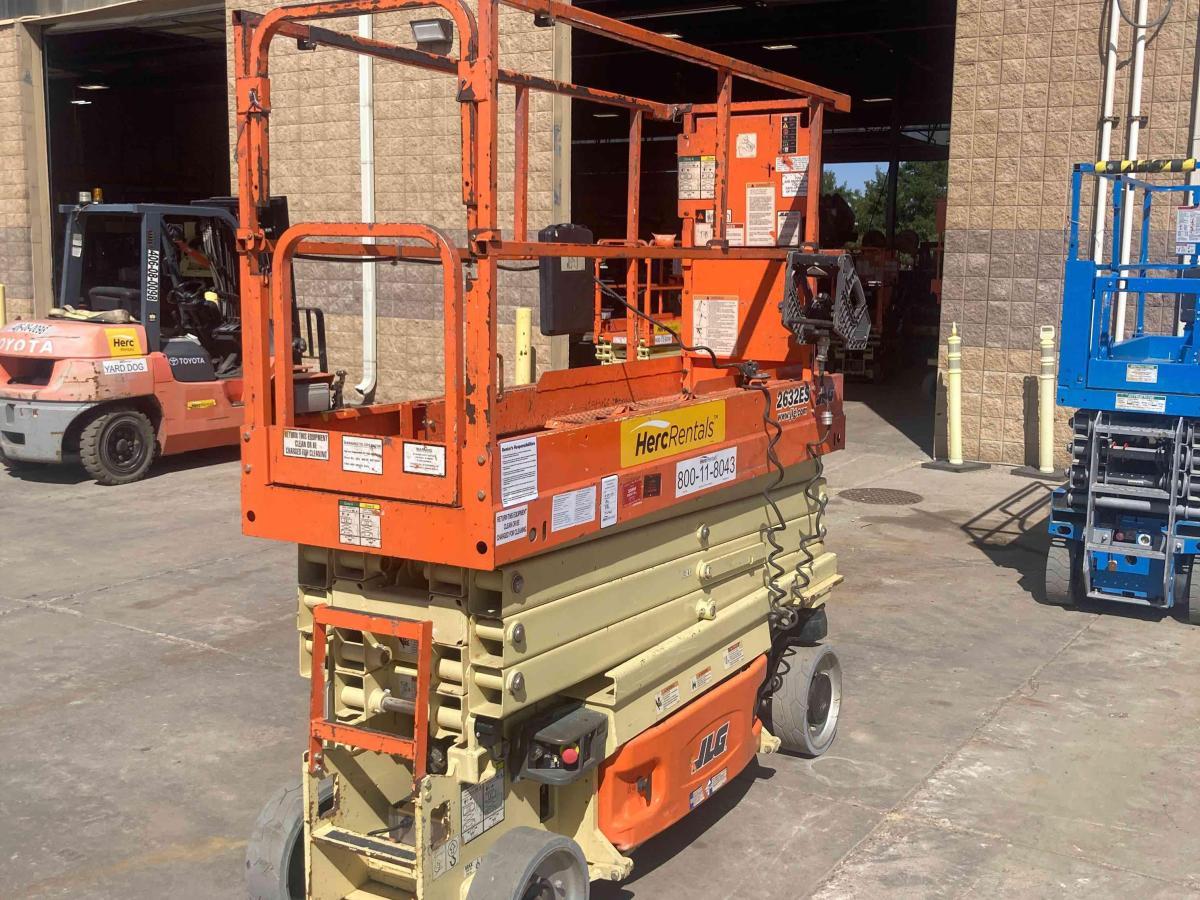 2016 JLG 2632ES