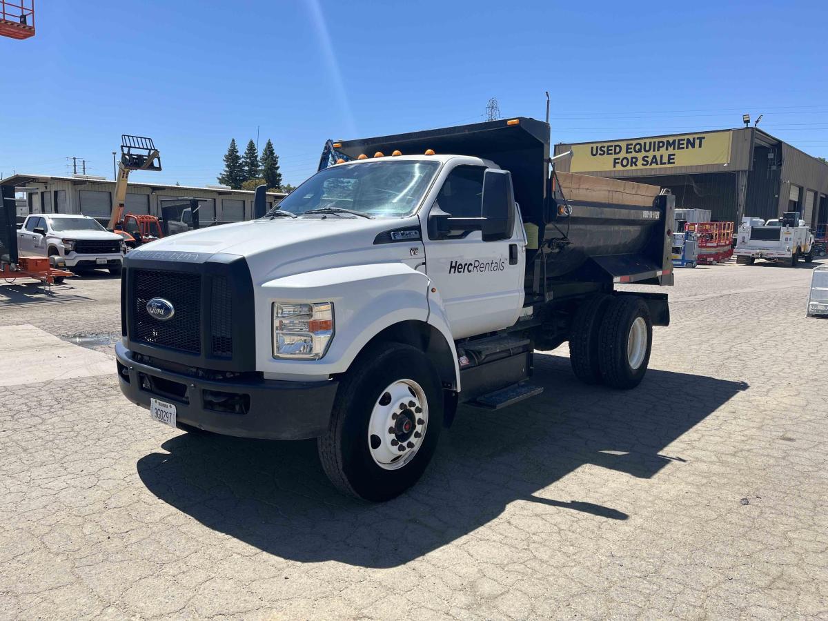 2017 Ford F750-1