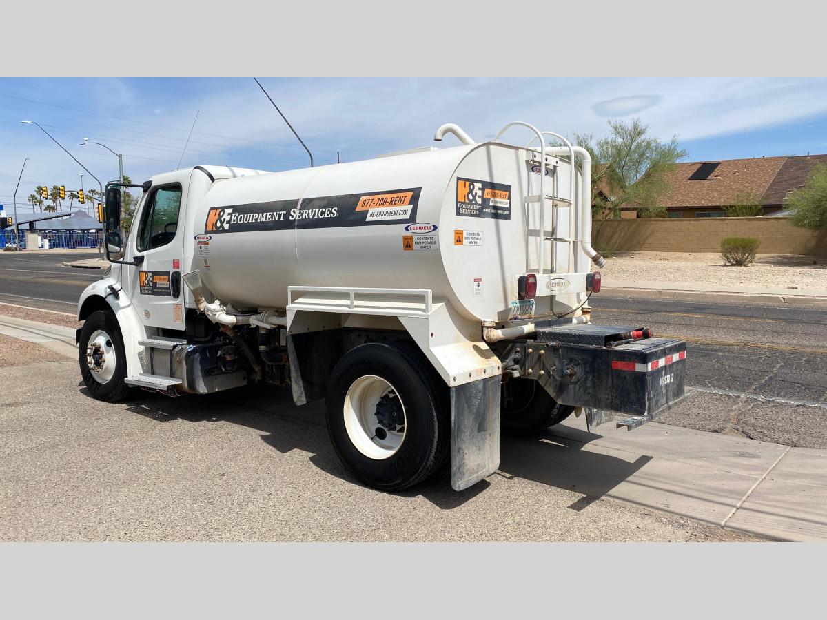 2020 Freightliner M2106