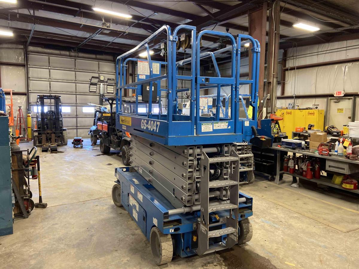 2017 Genie GS-4047