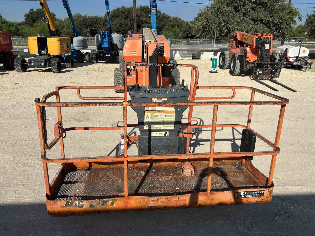2017 JLG 660SJ-4