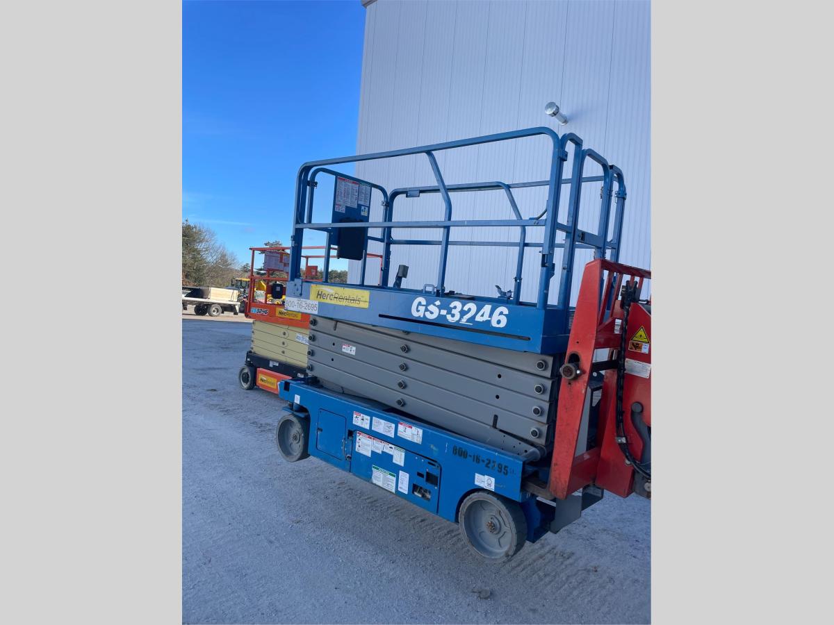 2017 Genie GS-3246