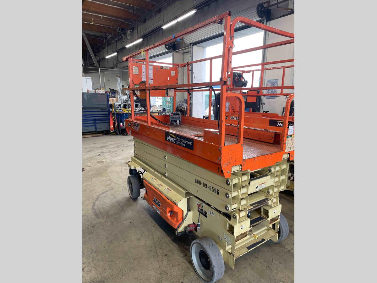2016 JLG 3246ES