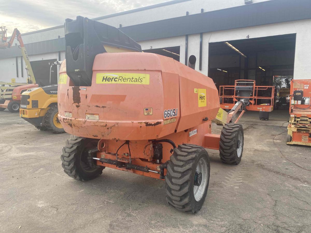 2017 JLG 660SJ