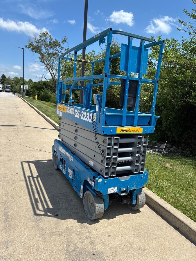 2019 Genie GS-3232