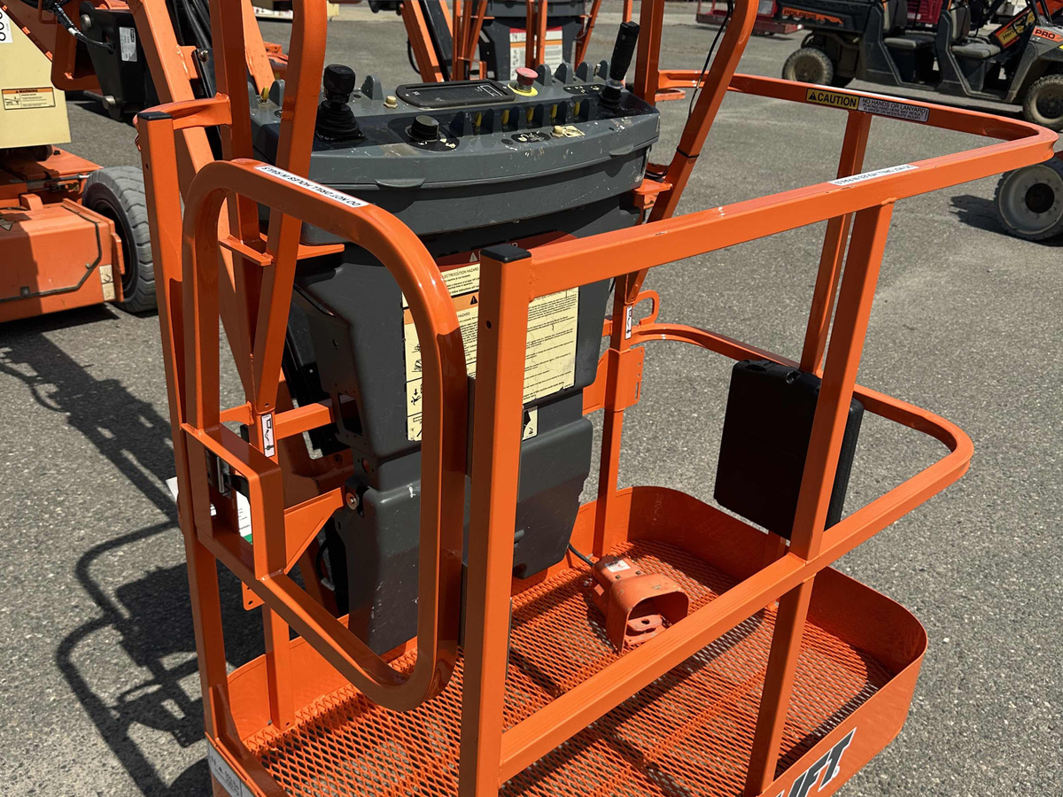 2018 JLG E300AJP-3