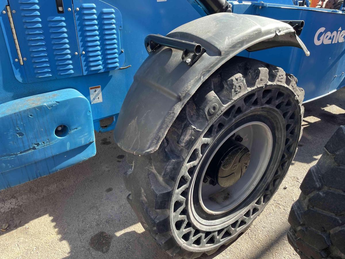 2019 Genie GTH-1056