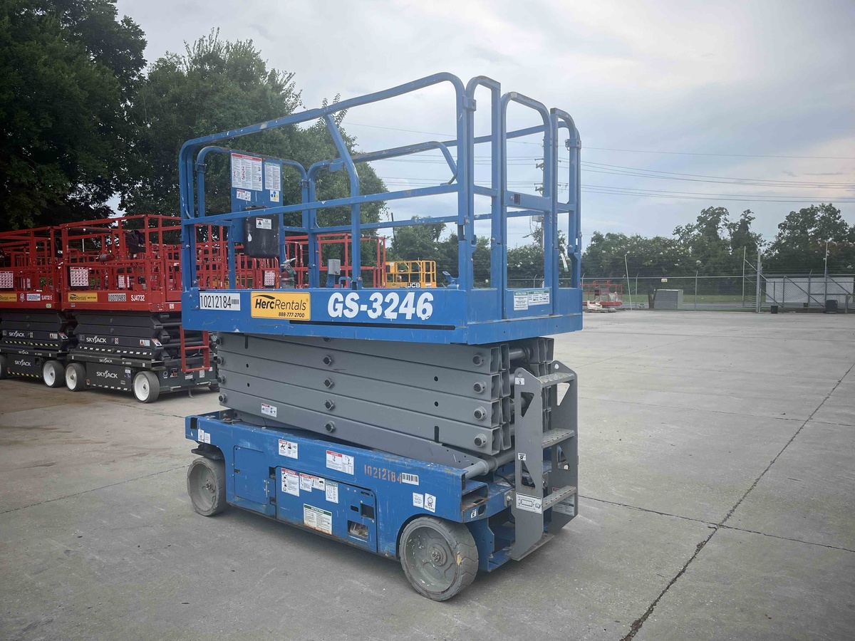 2017 Genie GS-3246-4