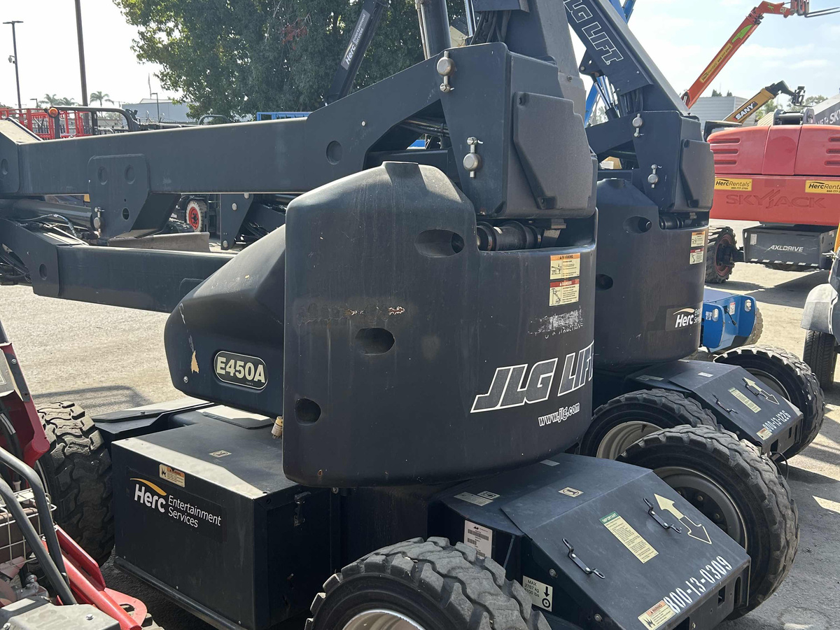 2016 JLG E450A-3