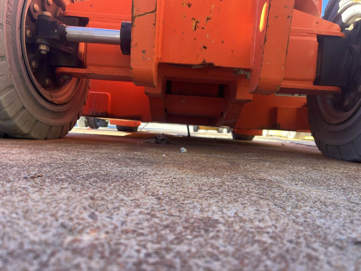 2017 JLG E300AJ-14