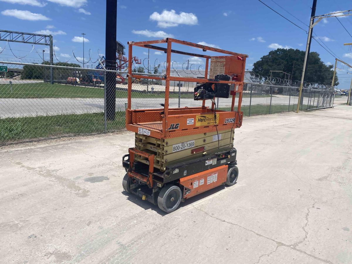 2018 JLG 1932R-2