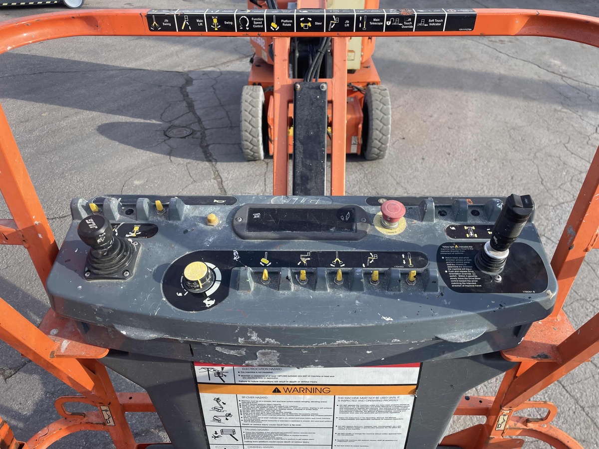 2016 JLG E300AJP-10