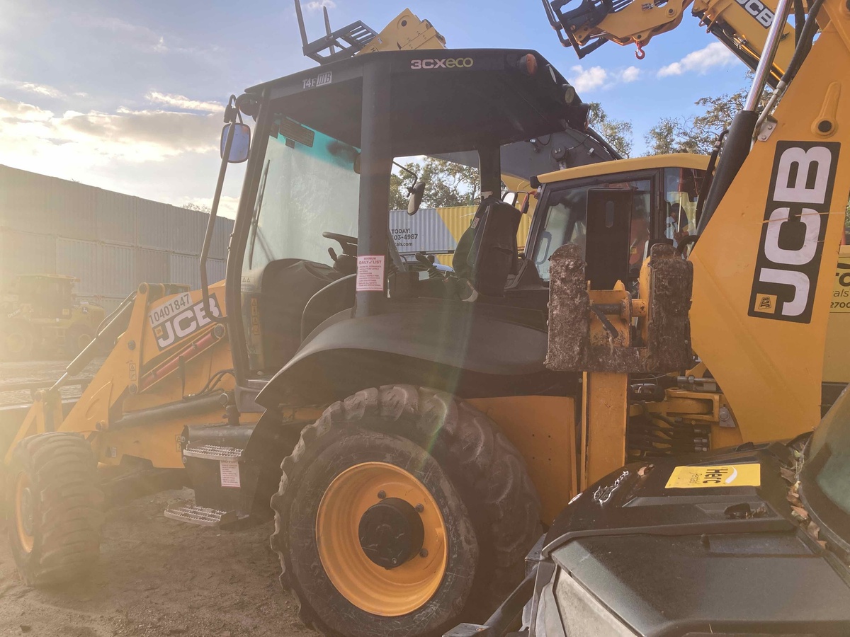 2023 JCB 3CX-4