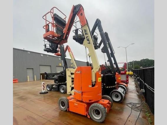 2016 JLG E300AJP