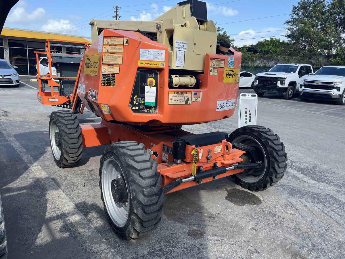 2017 JLG 340AJ