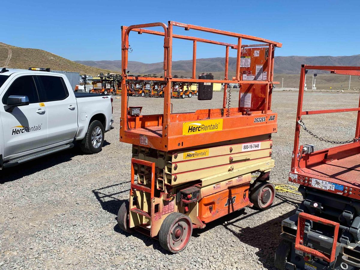 2017 JLG 2632ES