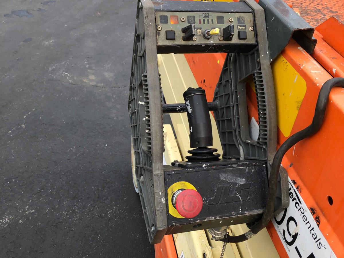 2016 JLG 2632ES