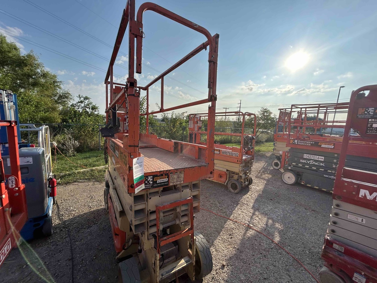 2017 JLG 2632ES-9